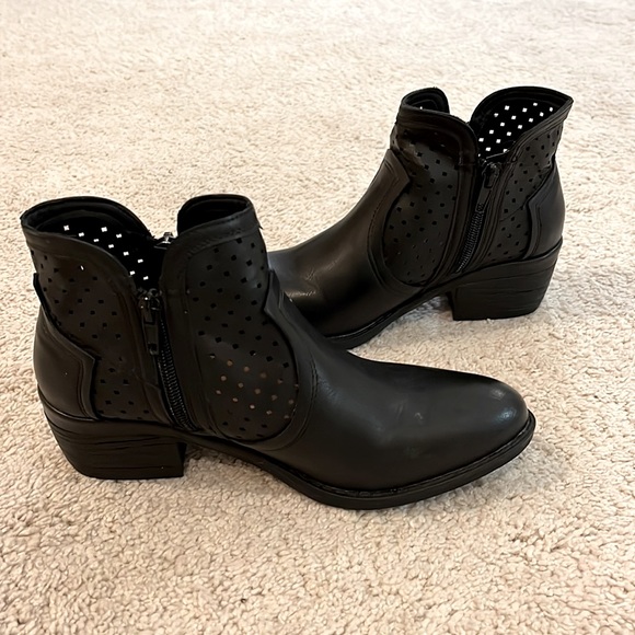 CORKY’S Ankle Boots - Picture 2 of 6